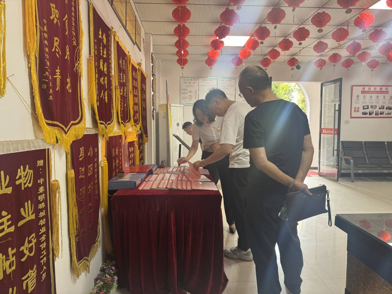 沙市區(qū)住建局領(lǐng)導(dǎo)調(diào)研居安物業(yè)荊州分公司,共謀物業(yè)行業(yè)健康發(fā)展 沙市區(qū)住建局領(lǐng)導(dǎo)調(diào)研居安物業(yè)荊州分公司,共謀物業(yè)行業(yè)健康發(fā)展