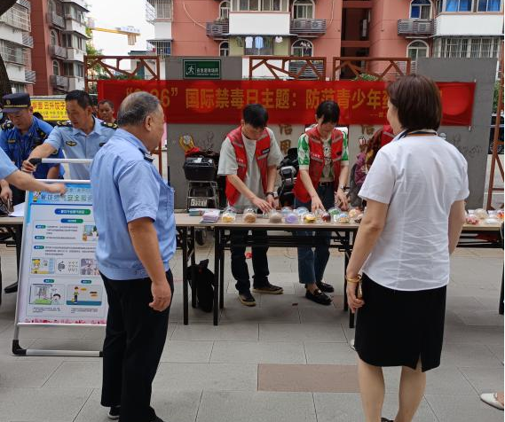 禁毒宣傳進(jìn)小區(qū),共筑防毒安全墻——首義名居禁毒宣傳活動(dòng) 禁毒宣傳進(jìn)小區(qū),共筑防毒安全墻——首義名居禁毒宣傳活動(dòng)